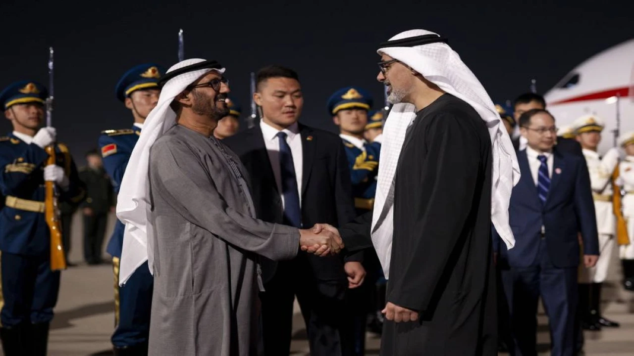 ولي عهد أبوظبي يصل إلى بكين في زيارة رسمية لجمهورية الصين الشعبية